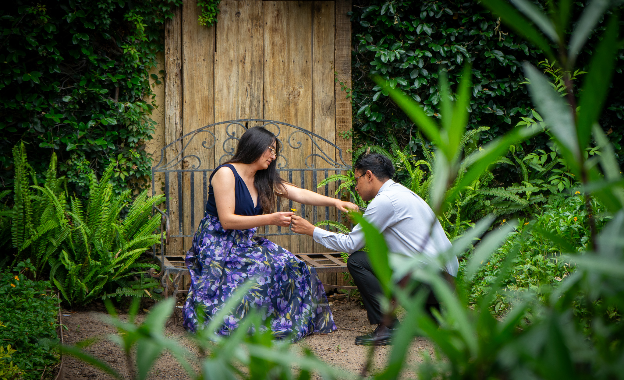 Jenifer y Abinadad - Intercambiando una flor